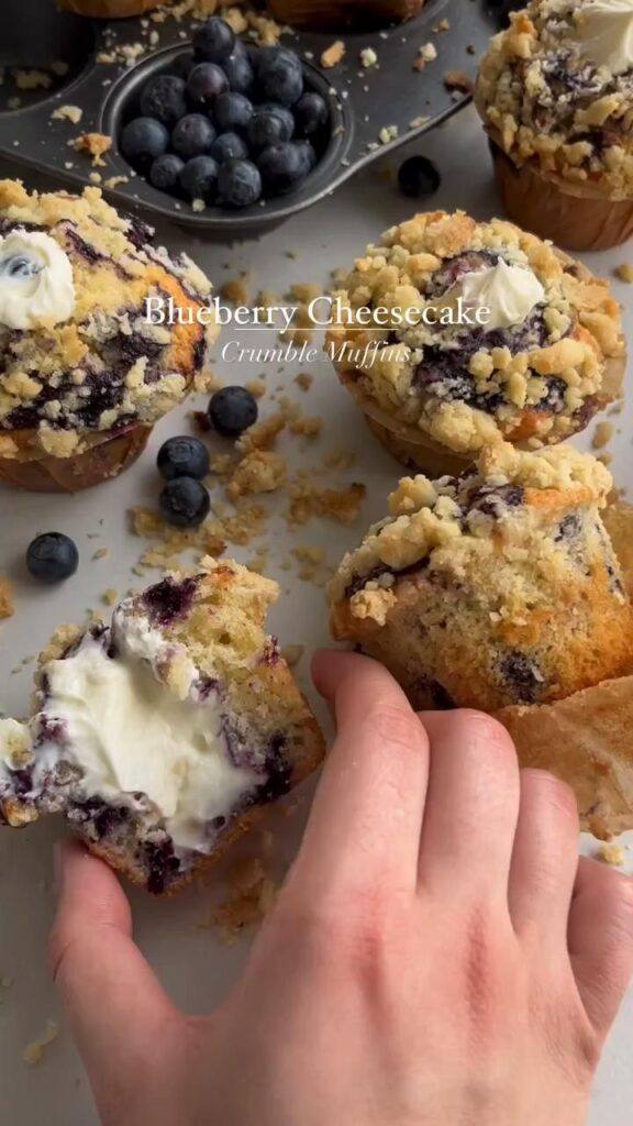 blueberry cheesecake crumble muffins