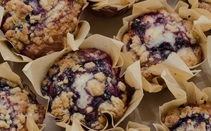 blueberry crumble muffins