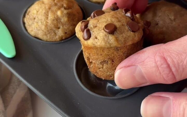 mini banana muffins